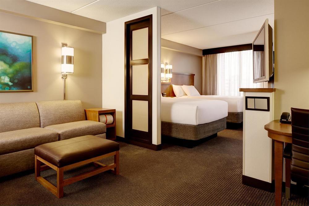 ไฮแอท เพลซ ดีทรอยต์ ลิโวเนีย Hotel ภายนอก รูปภาพ
