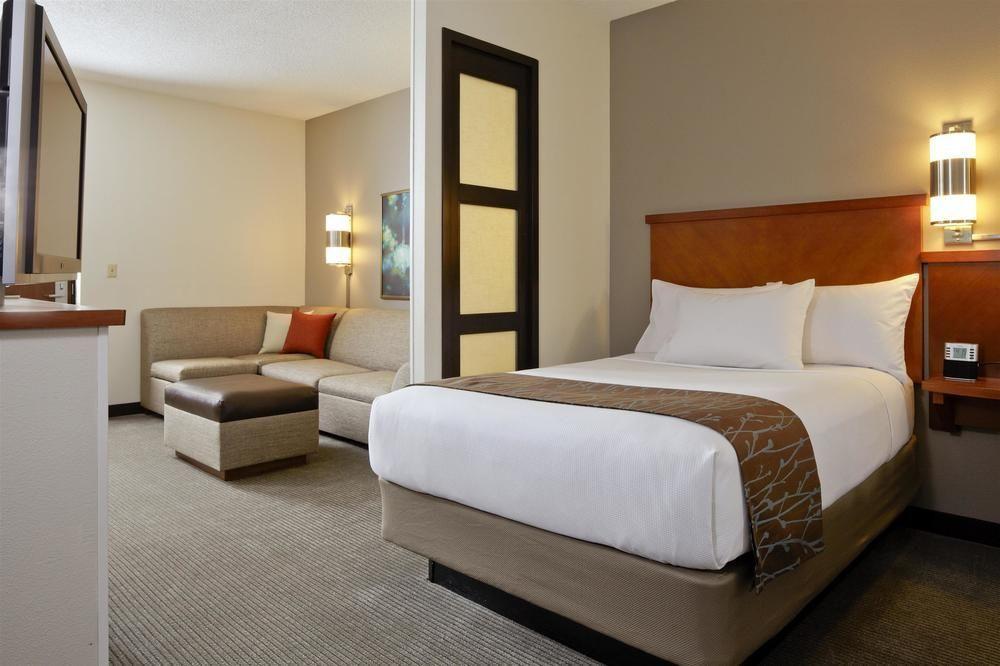 ไฮแอท เพลซ ดีทรอยต์ ลิโวเนีย Hotel ภายนอก รูปภาพ