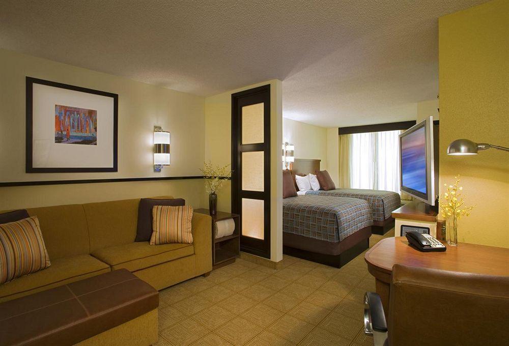 ไฮแอท เพลซ ดีทรอยต์ ลิโวเนีย Hotel ภายนอก รูปภาพ